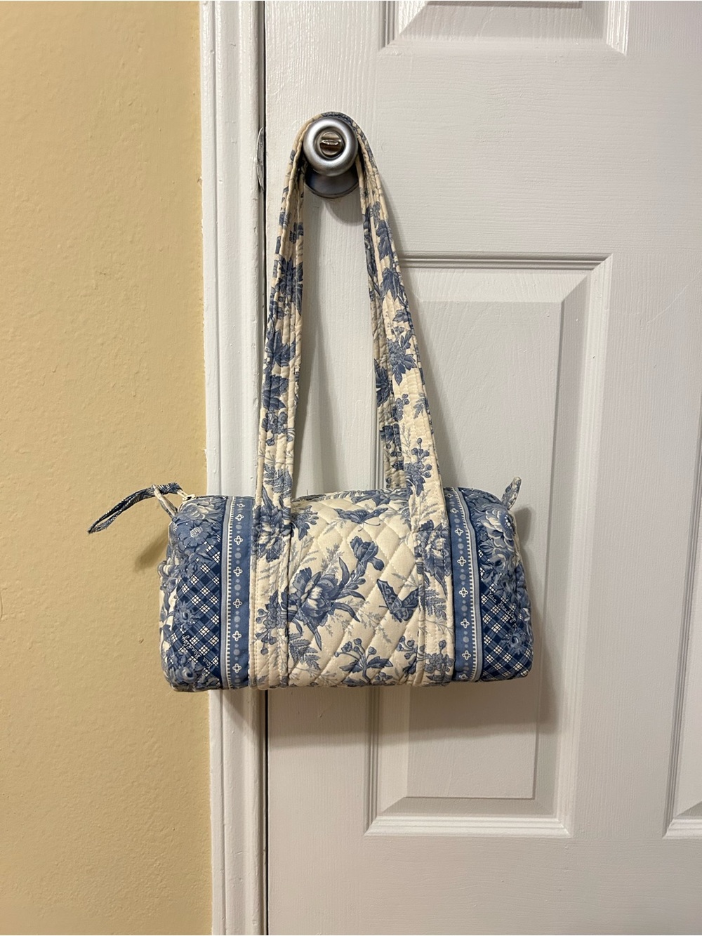 Vintage Vera Bradley Blue Toile 100 bag/mini duffel/barrel purse shoulder bag